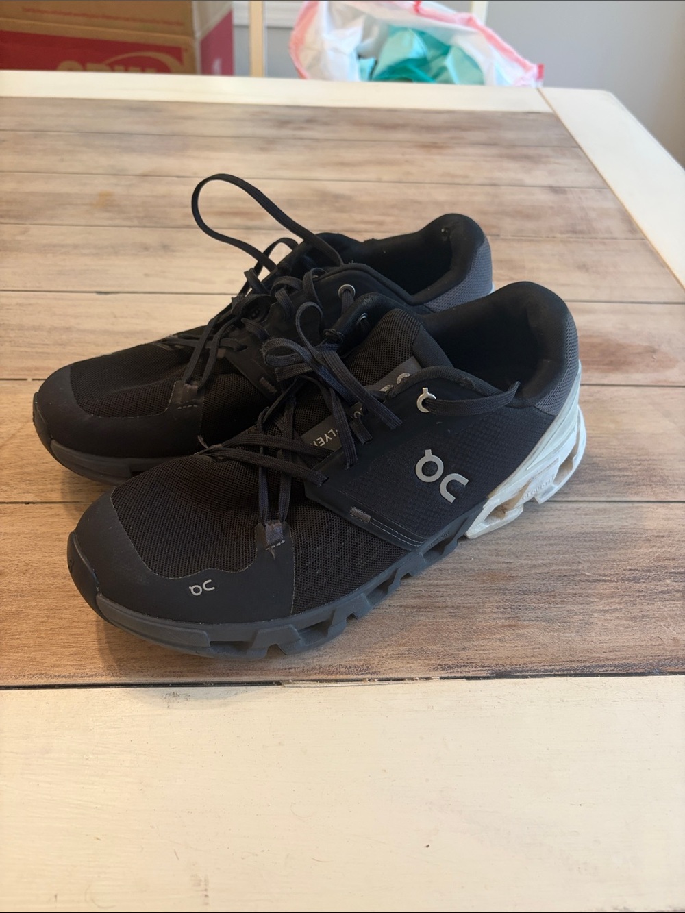 On men’s Cloudflyer 4 running shoe black and white size 9.5